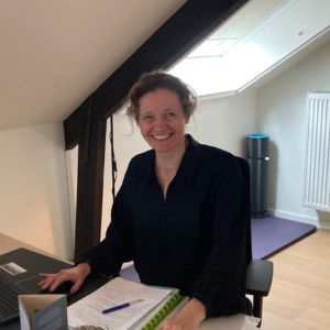 Janne Toebak Verpleegkundige & Slaapcoach Gespecialiseerd in niet-medicamenteuze begeleiding bij langdurige slapeloosheid Janne Toebak<br />
Verpleegkundige & Slaapcoach<br />
Gespecialiseerd in niet-medicamenteuze begeleiding bij langdurige slapeloosheid<br />